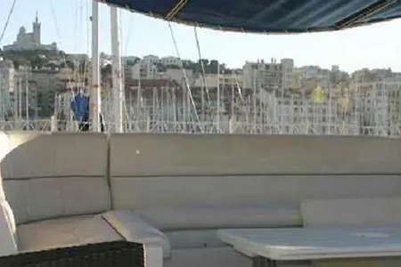 Centaura Yacht Classique بوتيل *